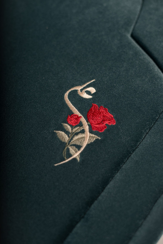 نمای نزدیک گلدوزی