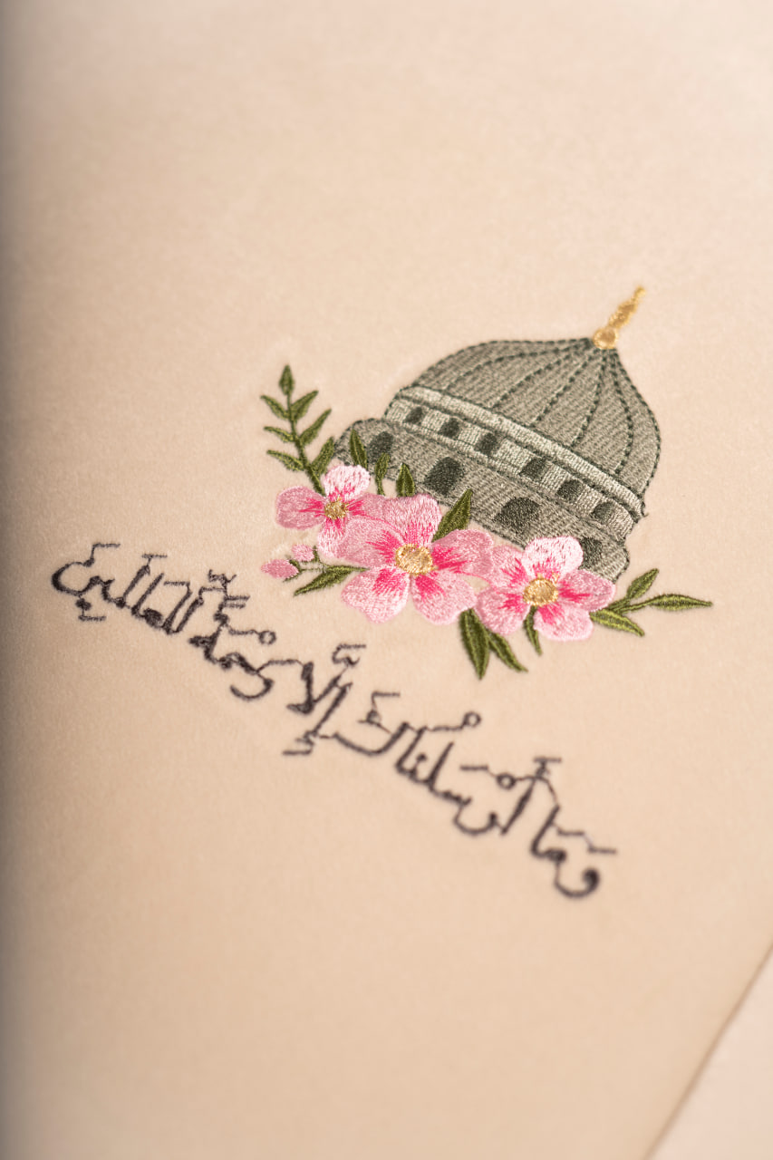 نمای نزدیک گلدوزی